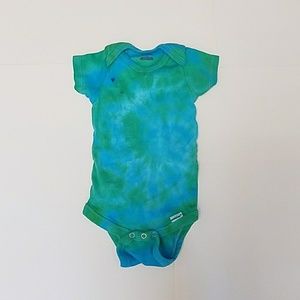 Gerber tie dye onesie 3 to 6 months